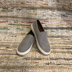 Steve Madden • slip ons • size 7